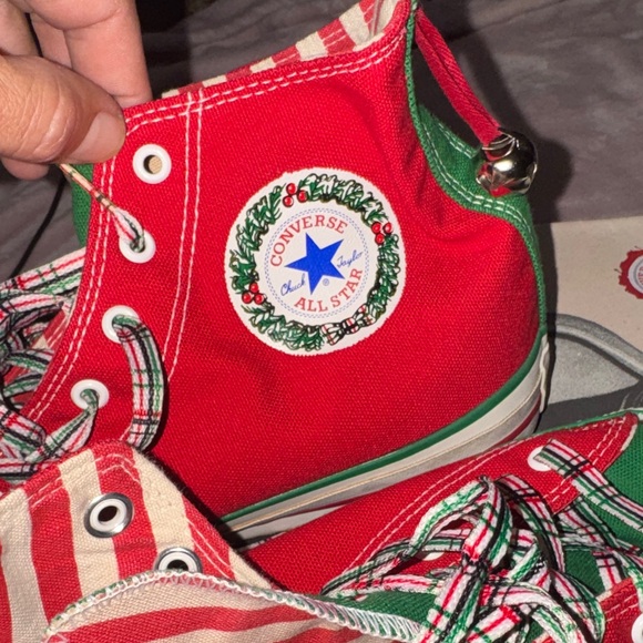 Converse Mens Or Women’s Limited Edition X-MAS vintage Sneakers w box! 8.5/10